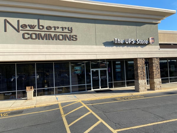Fachada de The UPS Store Newberry Commons