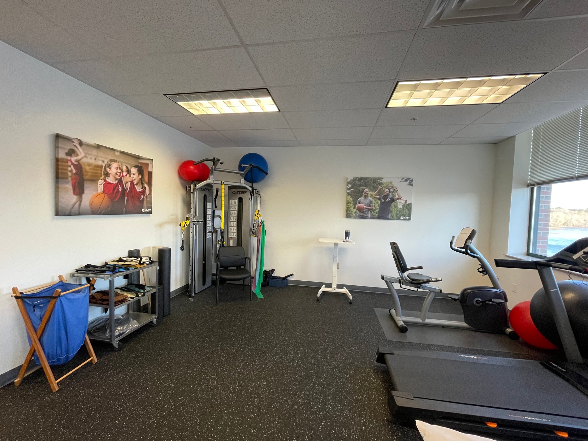 ME-Topsham-MVPT patient care area showing PT equipment.