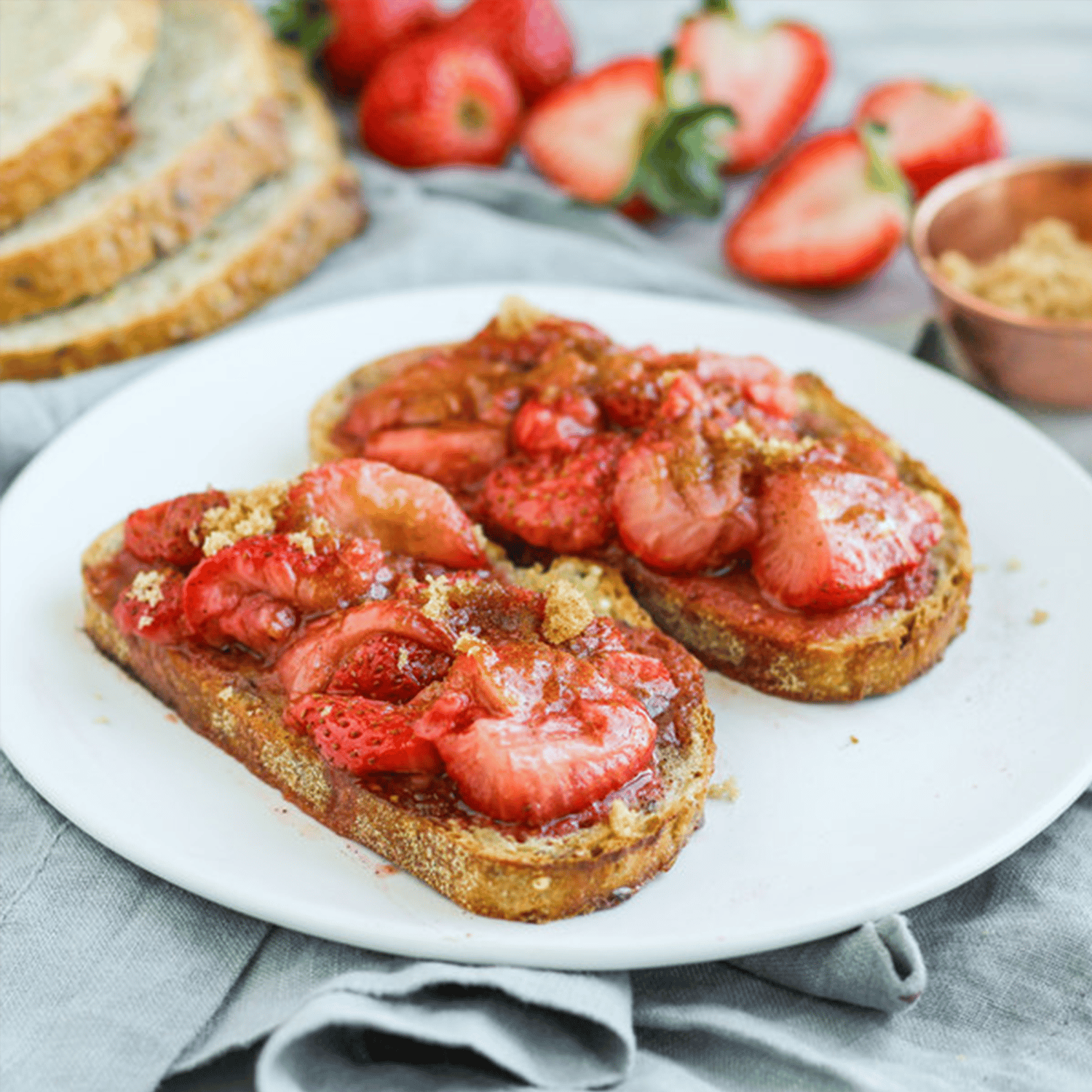 toasted cinnamon sugar bruschetta with roasted strawberries