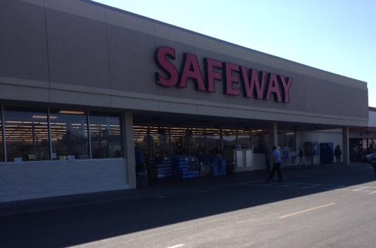 Safeway store front picture of 1640 Williams Highway in Grants Pass OR