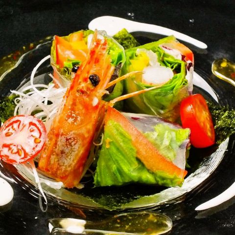 トロサーモンとアボカドの生春巻き~特製スイートチリ~
