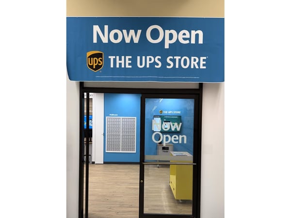 Fachada de The UPS Store Fair Oaks - Inside the Raley&amp;#39;s on San Juan and Sunset