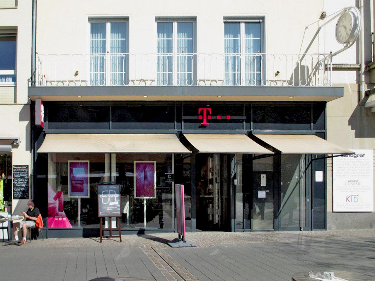 Store photo