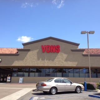 Vons Store Front Picture at 2345 E Valley Pkwy in Escondido CA