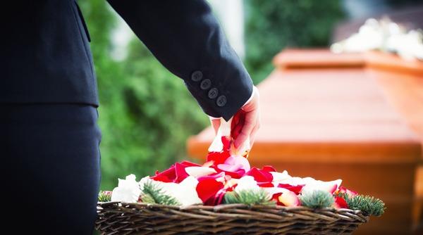 What to do when someone dies | Dignity Funerals