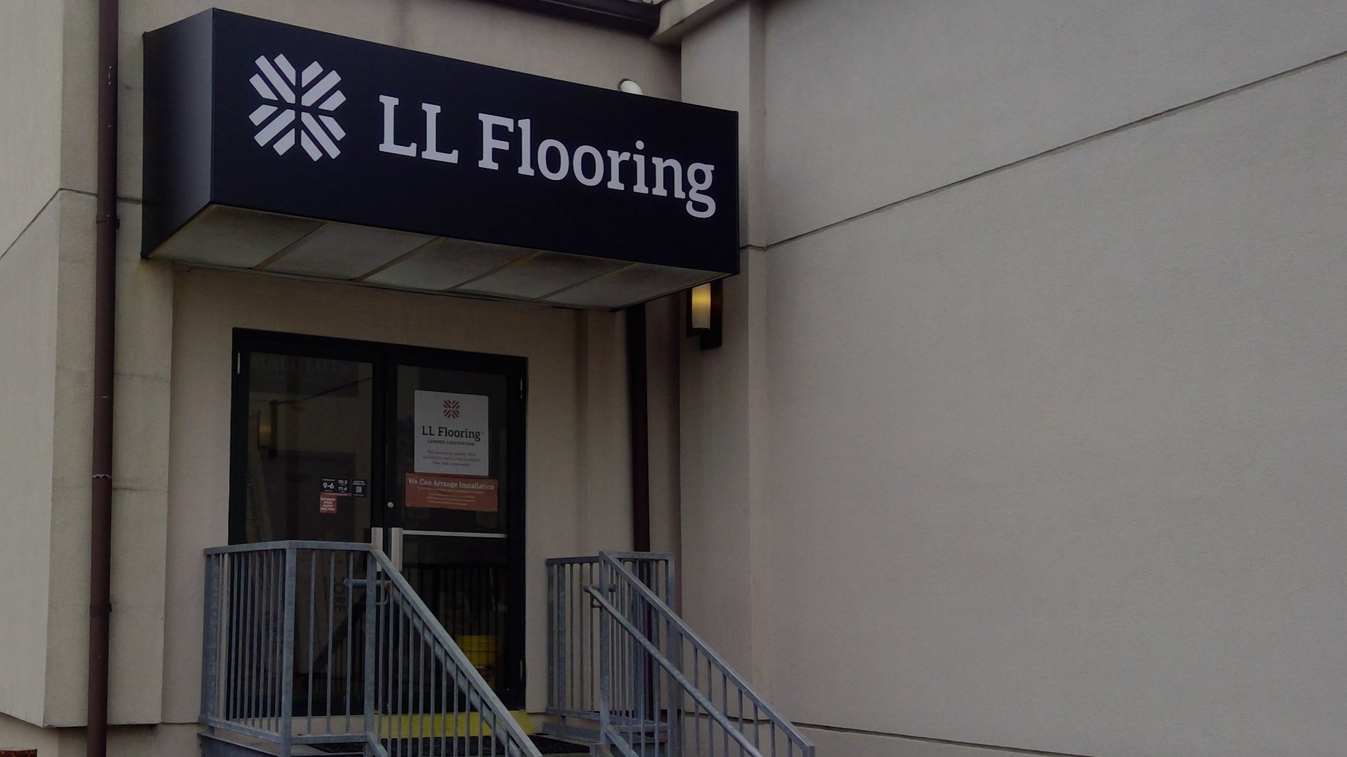 LL Flooring #1094 Norwalk | 651 Connecticut Avenue | Storefront