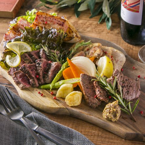 特製肉盛りプレート
