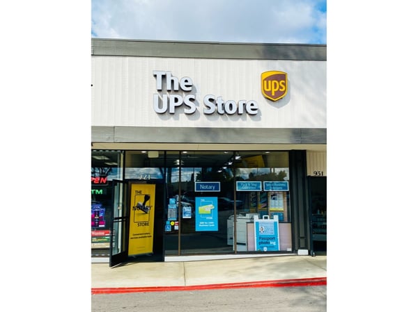 Facade of The UPS Store La Habra