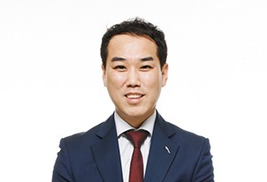 김하용's headshot