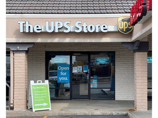 Facade of The UPS Store Centennial