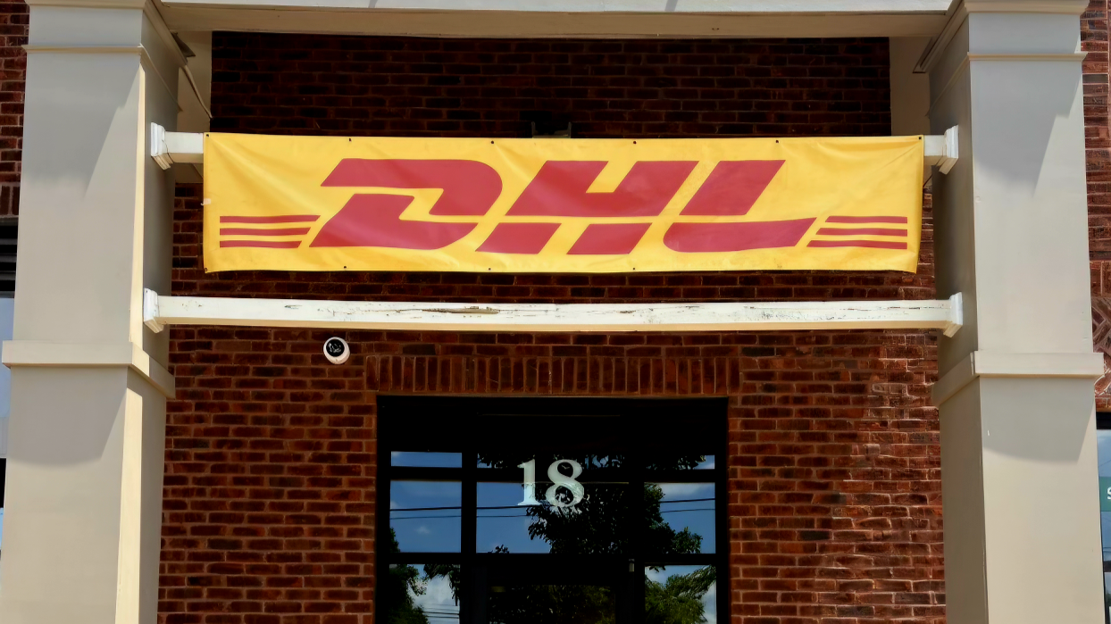 DHL hero section