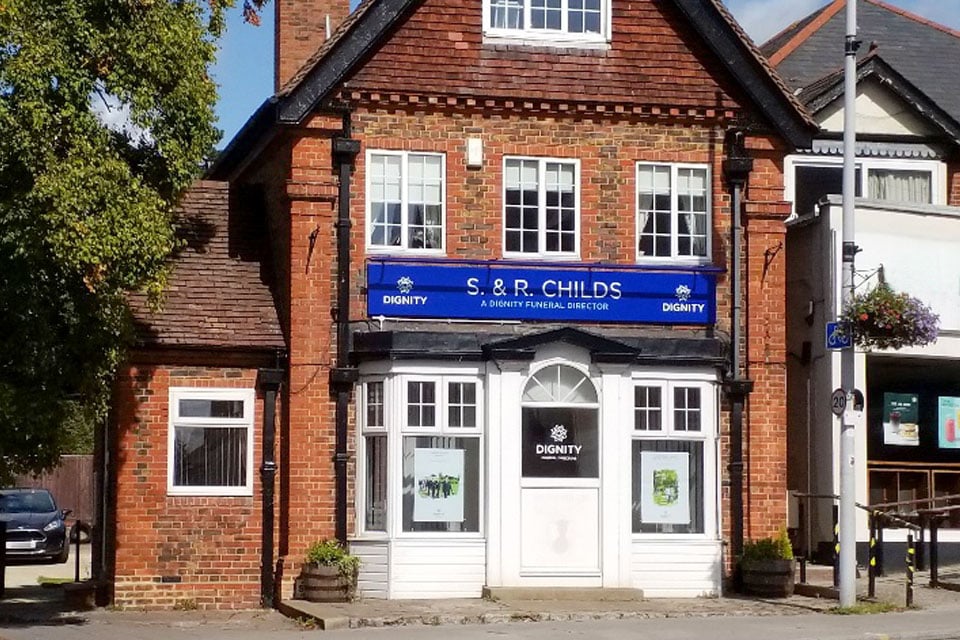 We are S. & R. Childs Funeral Directors in Oxford.
