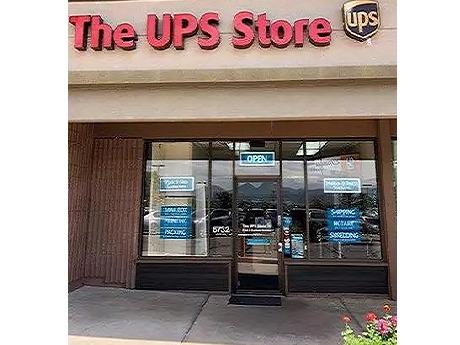 Fachada de The UPS Store Coal Mine Shopping Center, Littleton