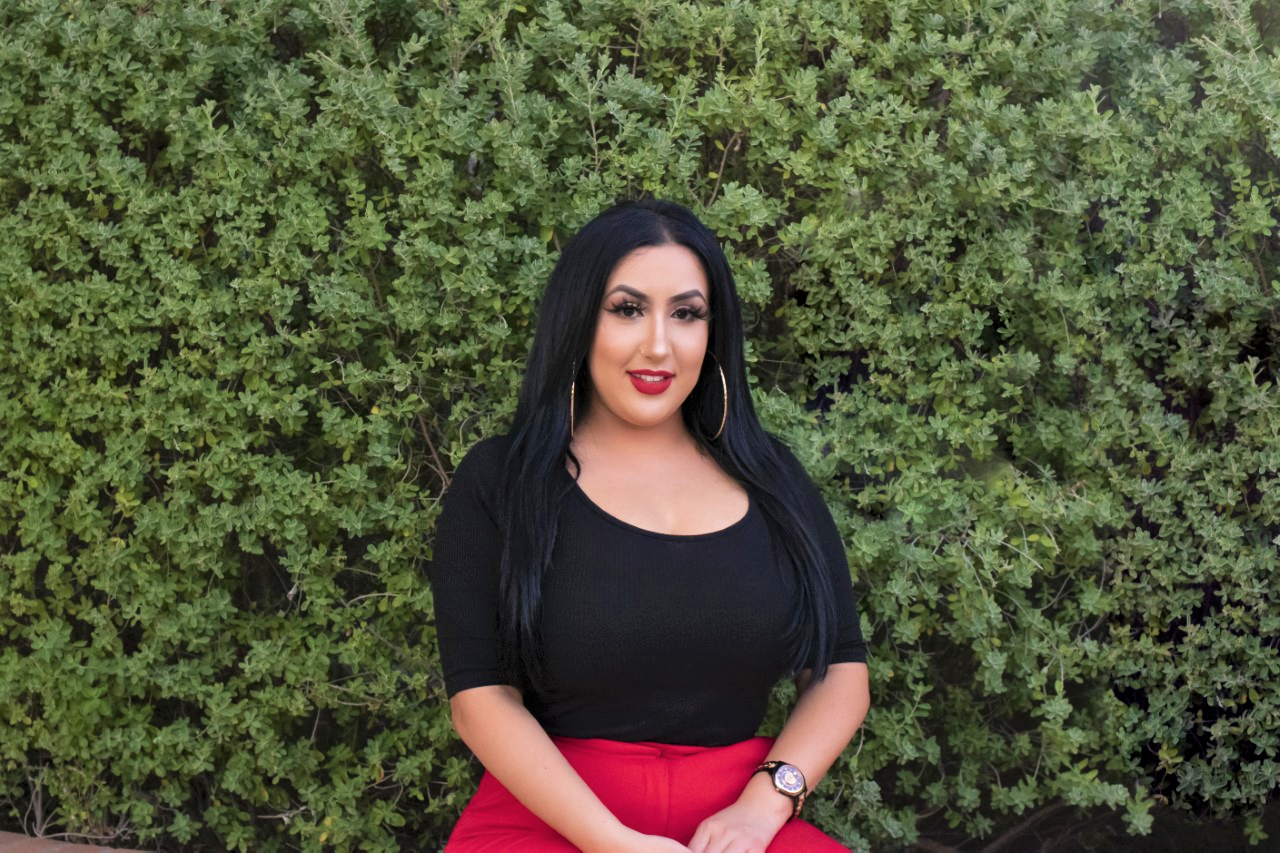 Gabriella Ochoa, Customer Service Representative. Se habla español.