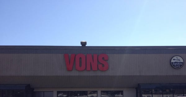 Vons Store Front Picture at 13730 Foothill Blvd in Sylmar CA