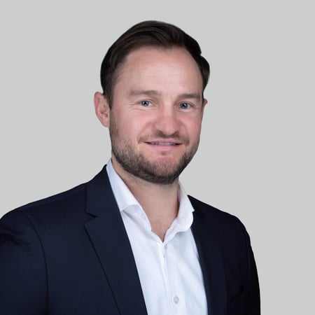 Alexander Bayer Advisor Headshot image