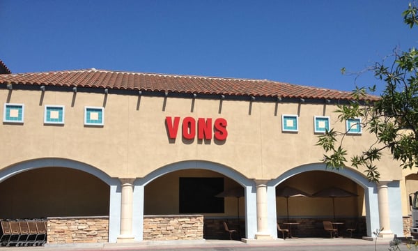 Vons Store Front Picture at 1790 Moorpark Rd in Thousand Oaks CA