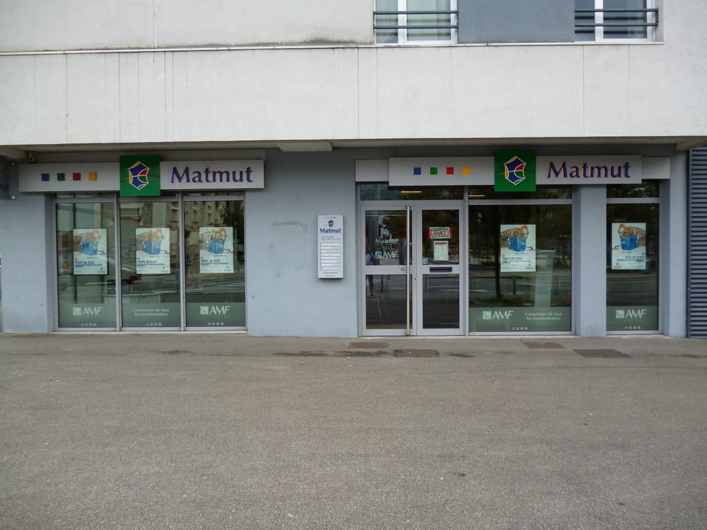 Façade de l'agence au 118 Avenue Ambroise Croizat à Saint-Martin-d'Hères