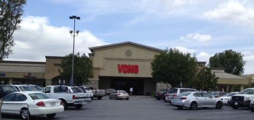 Vons Store Front Picture at 1855 E Cochran St in Simi Valley CA