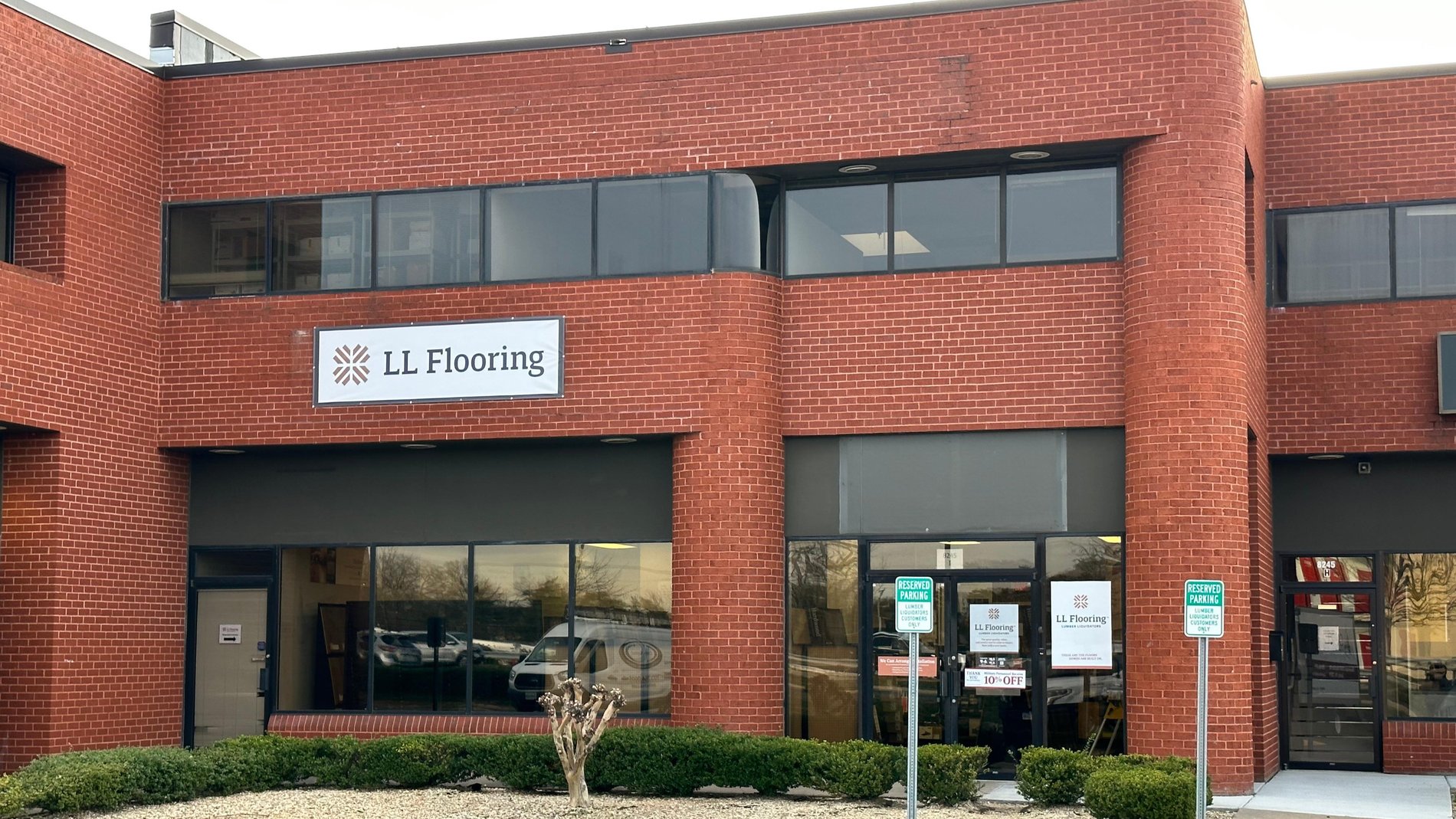 LL Flooring #1061 Lorton | 8245 Backlick Road | Storefront