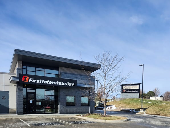 Exterior image of First Interstate Bank in Papillion, NE.