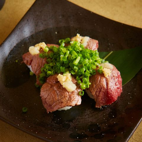 炙り肉すし(馬肉)