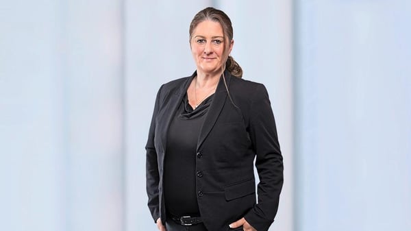 Angelika Petzel. Ihre Ansprechpartnerin für die Barmenia Versicherung in Hilden.