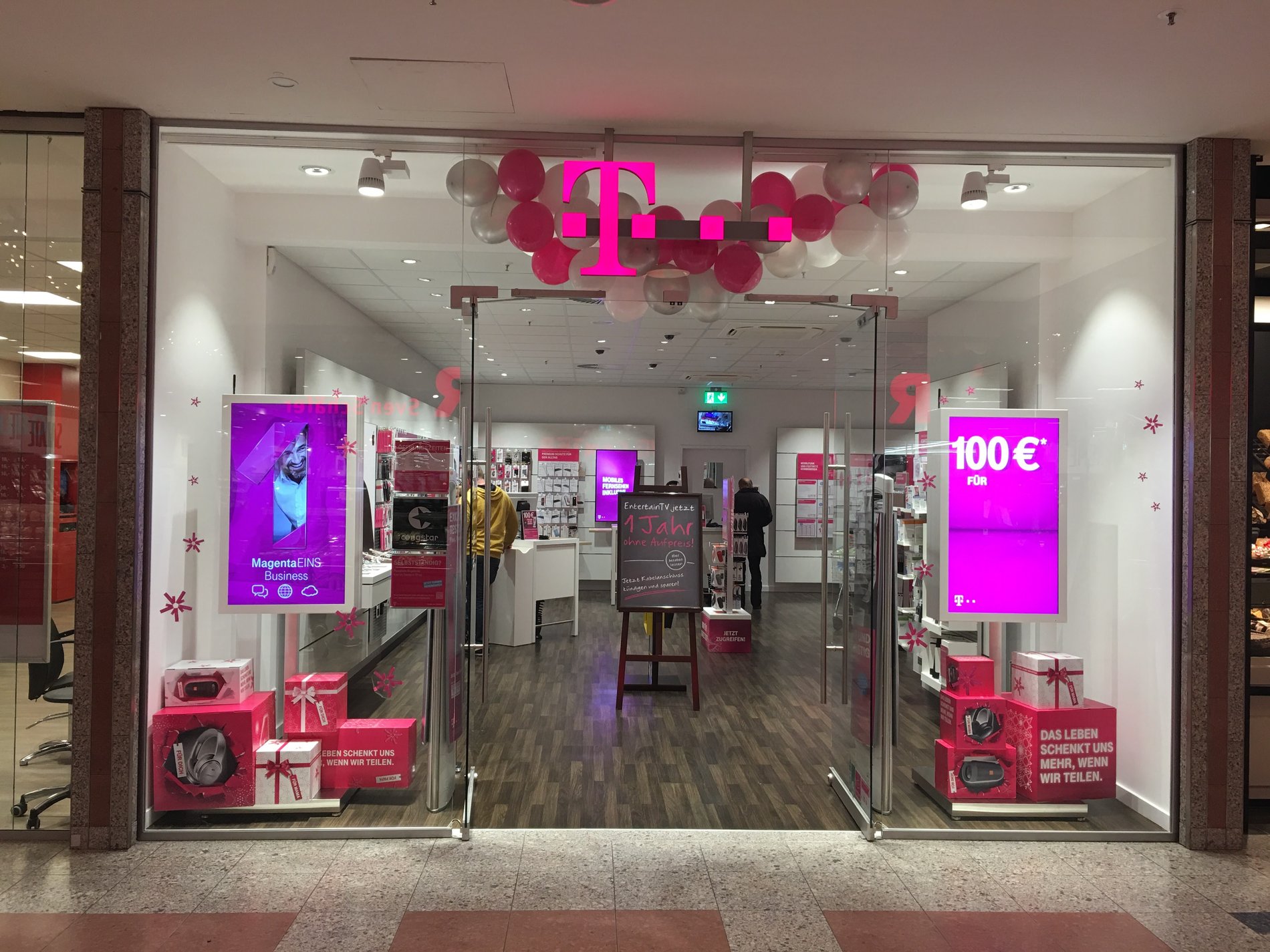 Store photo