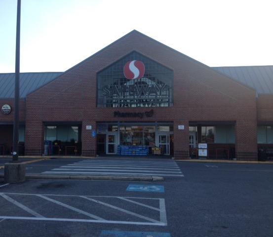 Safeway Store Front Picture at 5980 Kingstowne Towne Center in Alexandria VA