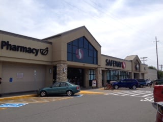 Safeway store front picture of 1715 Broadway Ave in Everett WA
