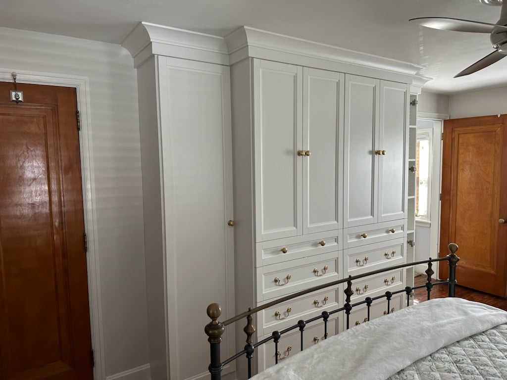 Custom Wardrobe Elegant wardrobe for bedroom storage.