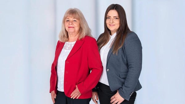 Keshia Birkenstock und Sonja Kolle-Hutans. Ihre Ansprechpartnerinnen für die Barmenia Versicherung in Mainz.
