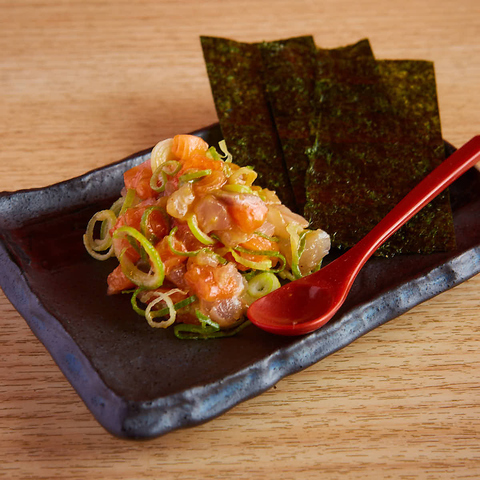 巻いて食べる海鮮ユッケ