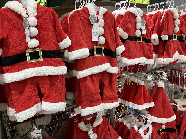 もうすぐクリスマス!
サンタコスチュームございます☆
(数に限りがございます)
