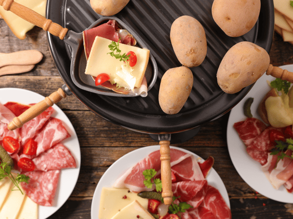 Envie d'un repas convivial en famille ou entre amis à La Rochelle ? Un bon repas autour d'une raclette, fondue ou plancha voire les deux en même temps. Venez découvrir nos meilleures offres dans votre magasin Boulanger La Rochelle Angoulins