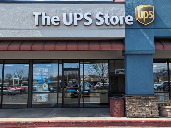 Fachada de The UPS Store N Milwaukee St.