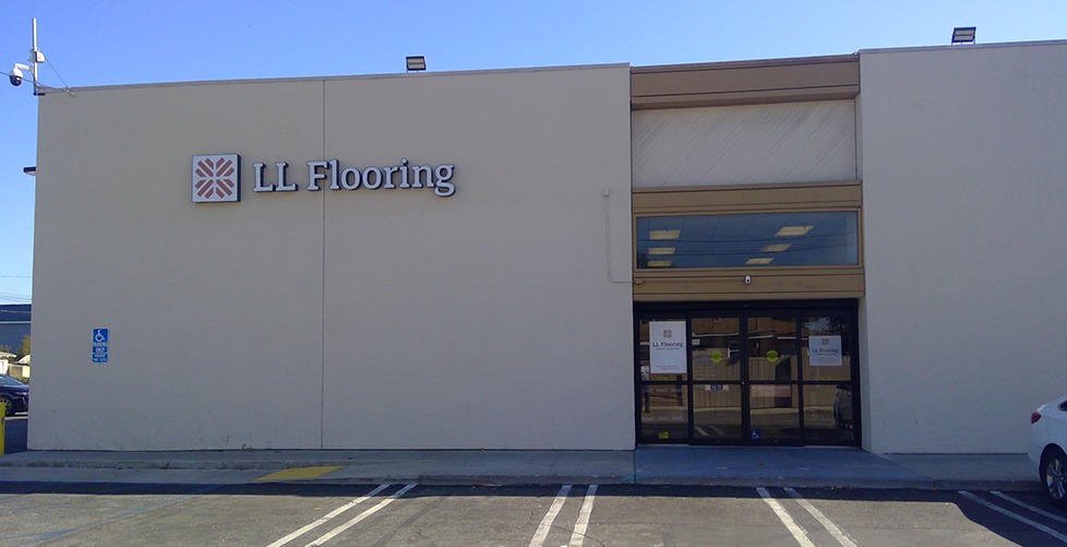 LL Flooring #1265 Lakewood | 5832 Lakewood Boulevard | Storefront