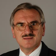 Agente de seguros de Allstate George Menclewicz