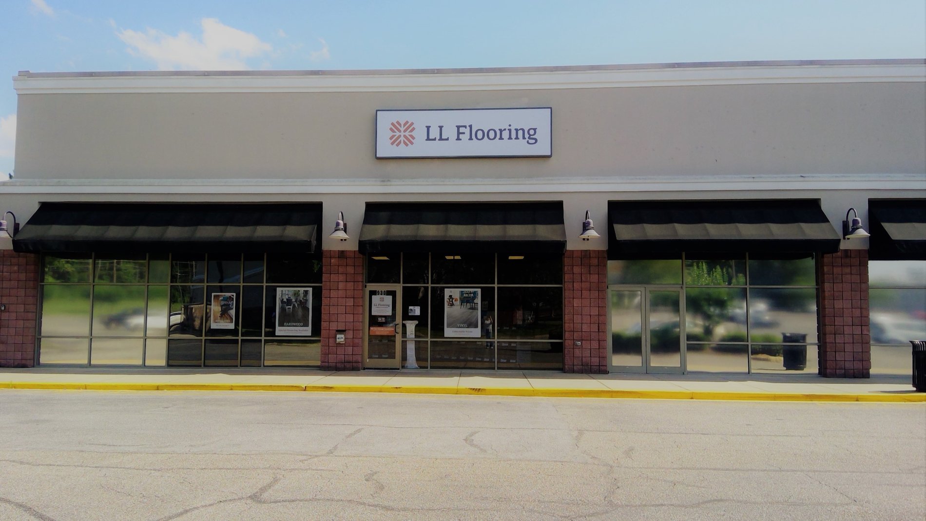 LL Flooring #1399 Dothan | 3500 Ross Clark Circle | Storefront