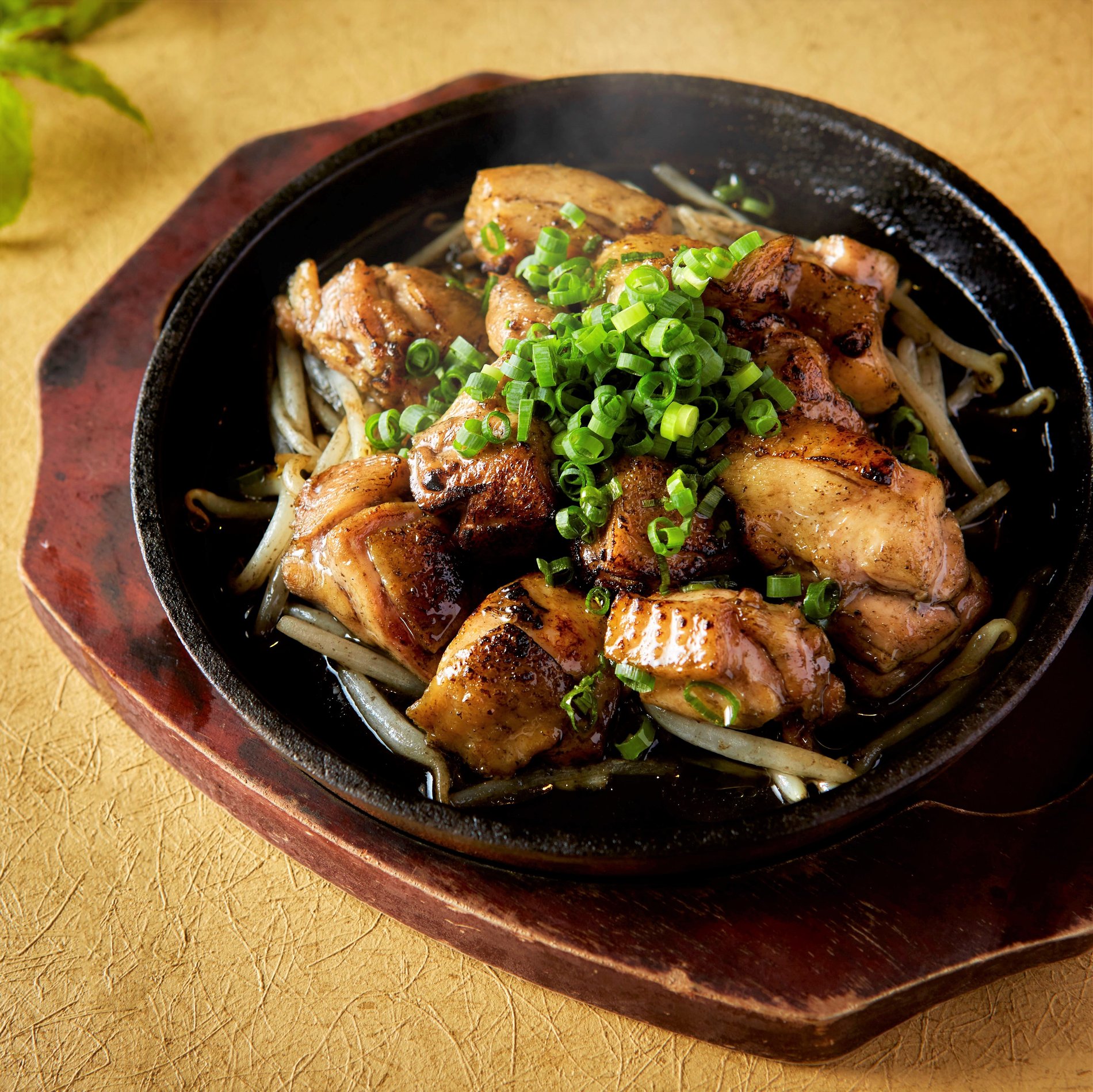 鶏もも鉄板焼き
