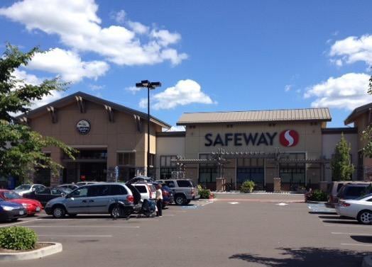 Safeway Store Front Picture at 13434 Colton Place in Oregon City OR