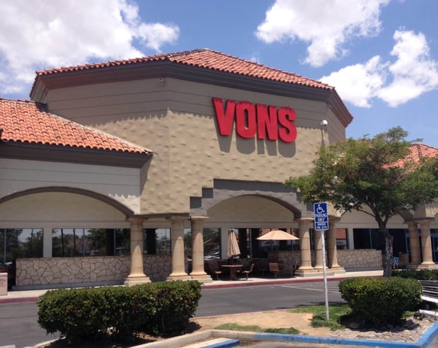 Vons Store Front Picture at 4033 W Ave L in Lancaster CA
