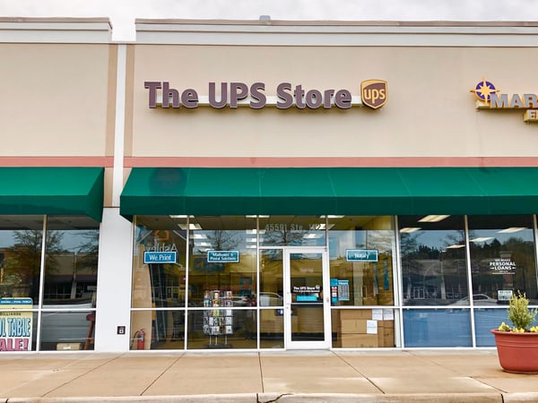 Fachada de The UPS Store Sterling Dulles Town Crossing