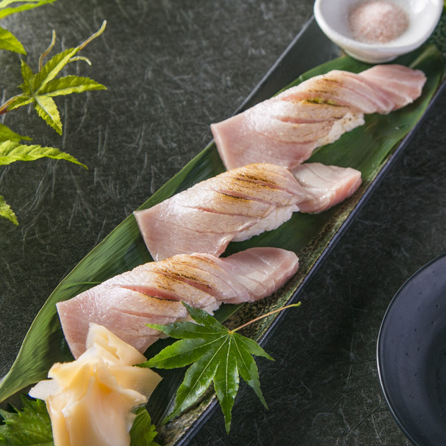大トロ炙り三貫にぎり