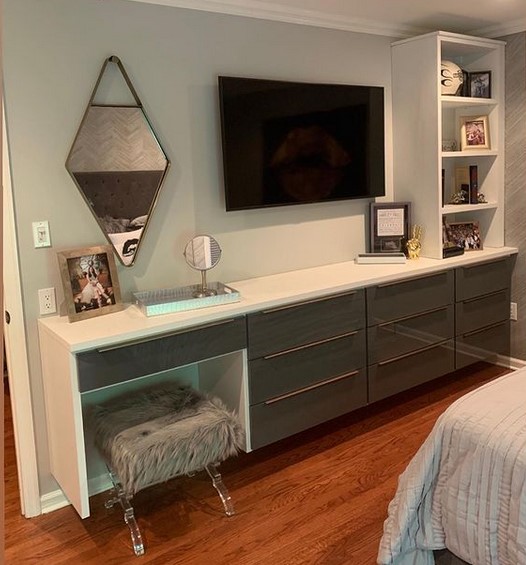 Sophisticated Teen Bedroom dresser and vanity with ottoman, with high-gloss drawers, mirror, tv and bookshelves