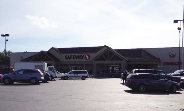 Safeway Store Front Photo at 301 Westfield St in Silverton OR