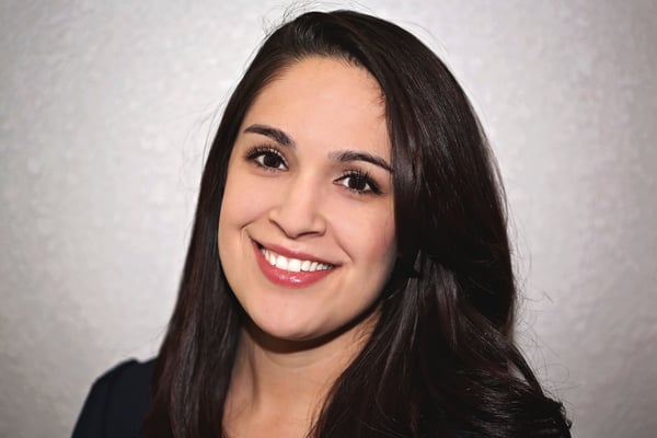 A headshot of Goosehead agent Kirstie Alba