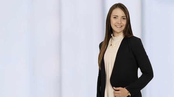 Nele-Marie Wüstefeld. Ihre Ansprechpartnerin für die Barmenia Versicherung in Cloppenburg.