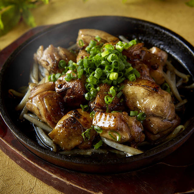 鶏もも肉の鉄板焼き