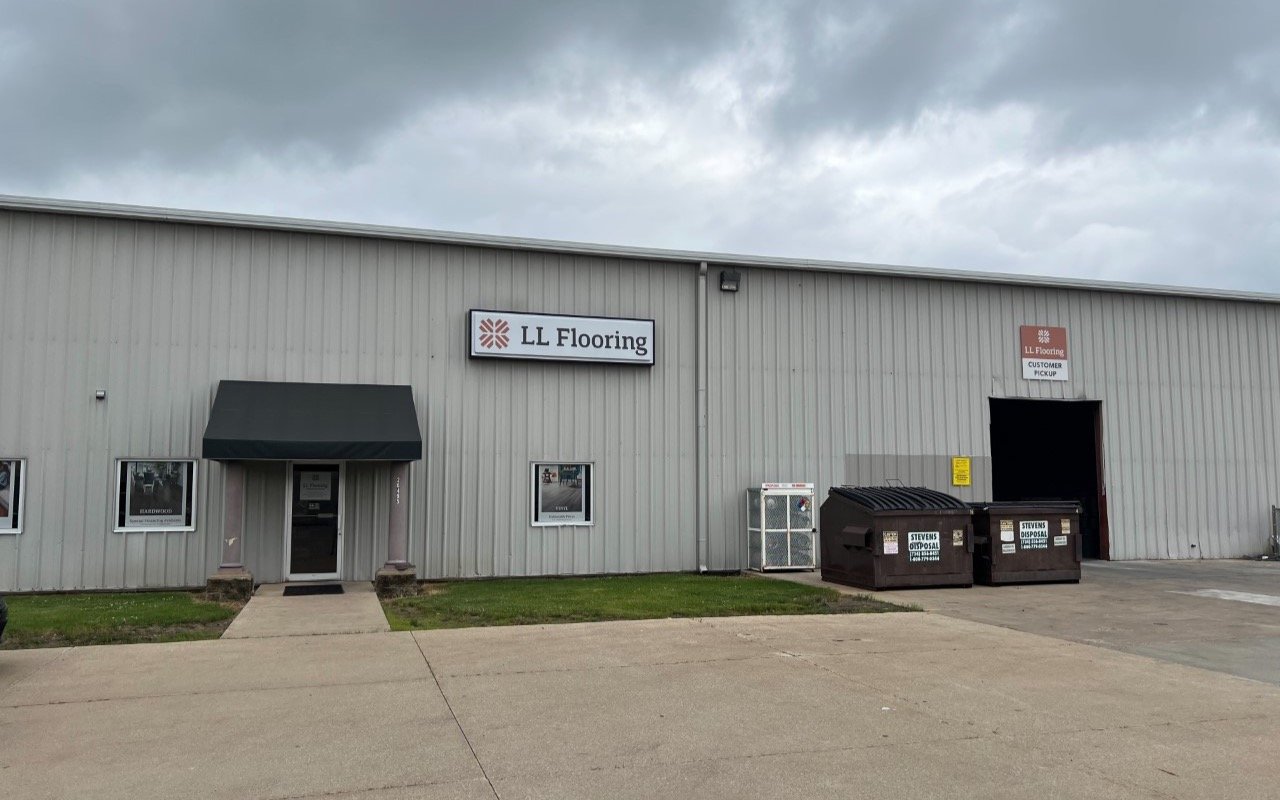 LL Flooring #1112 Perrysburg | 26495 Southpoint Road | Storefront